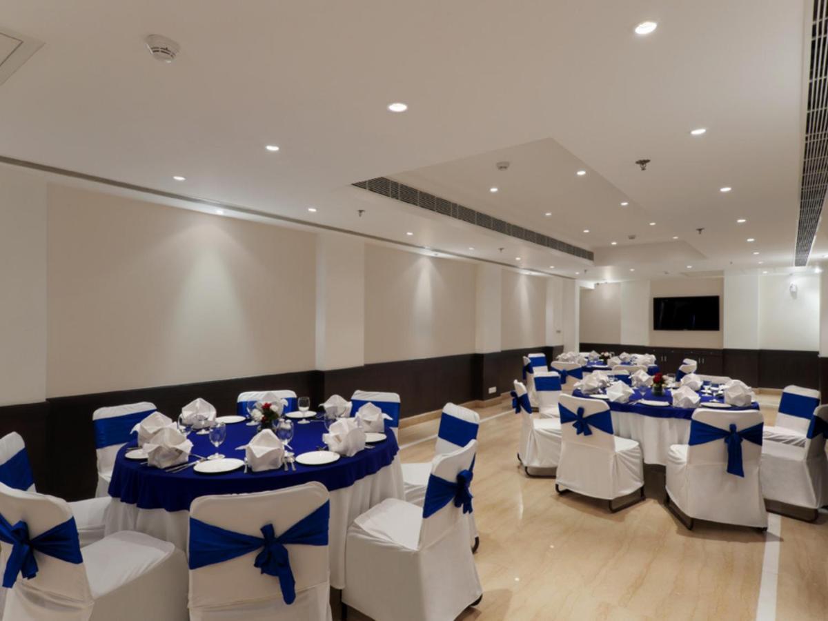 Inde Hotel Vista Woods Huda City Centre, Gurgaon Exterior photo