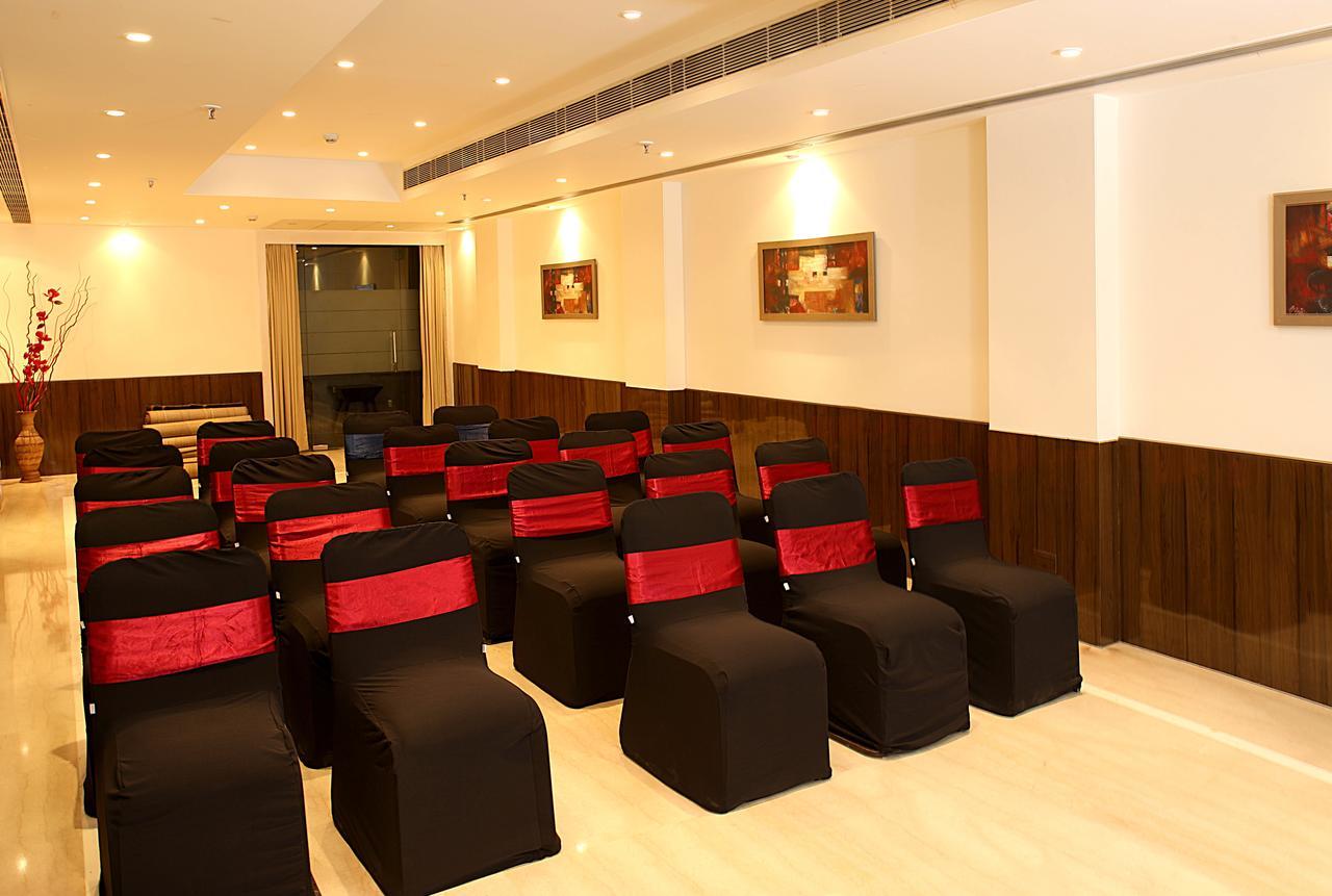 Inde Hotel Vista Woods Huda City Centre, Gurgaon Exterior photo