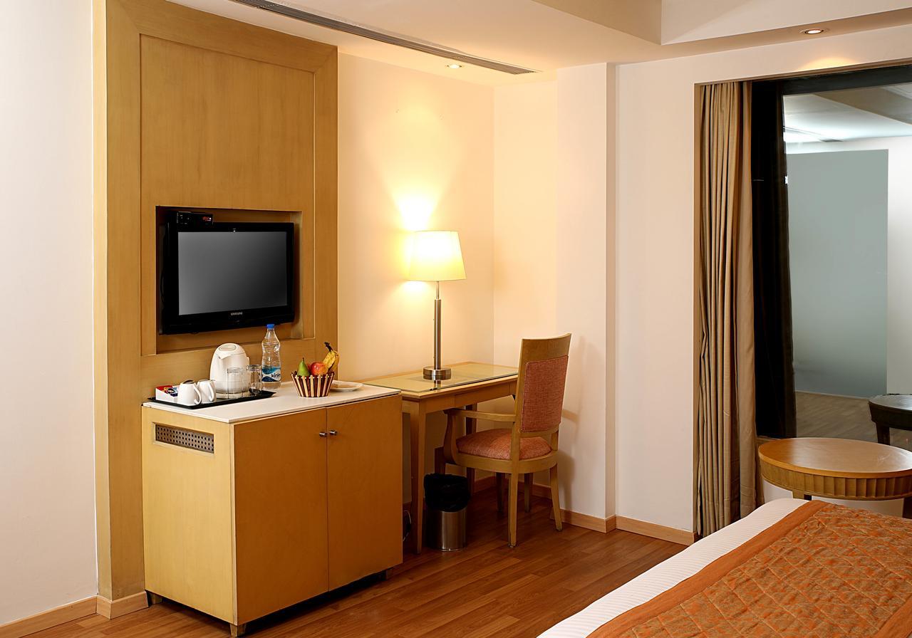 Inde Hotel Vista Woods Huda City Centre, Gurgaon Exterior photo