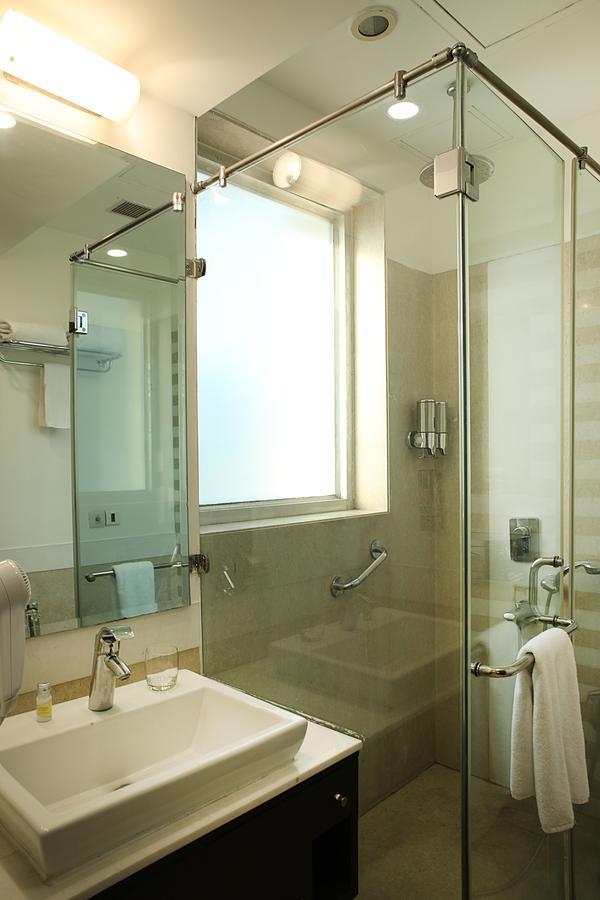 Inde Hotel Vista Woods Huda City Centre, Gurgaon Exterior photo
