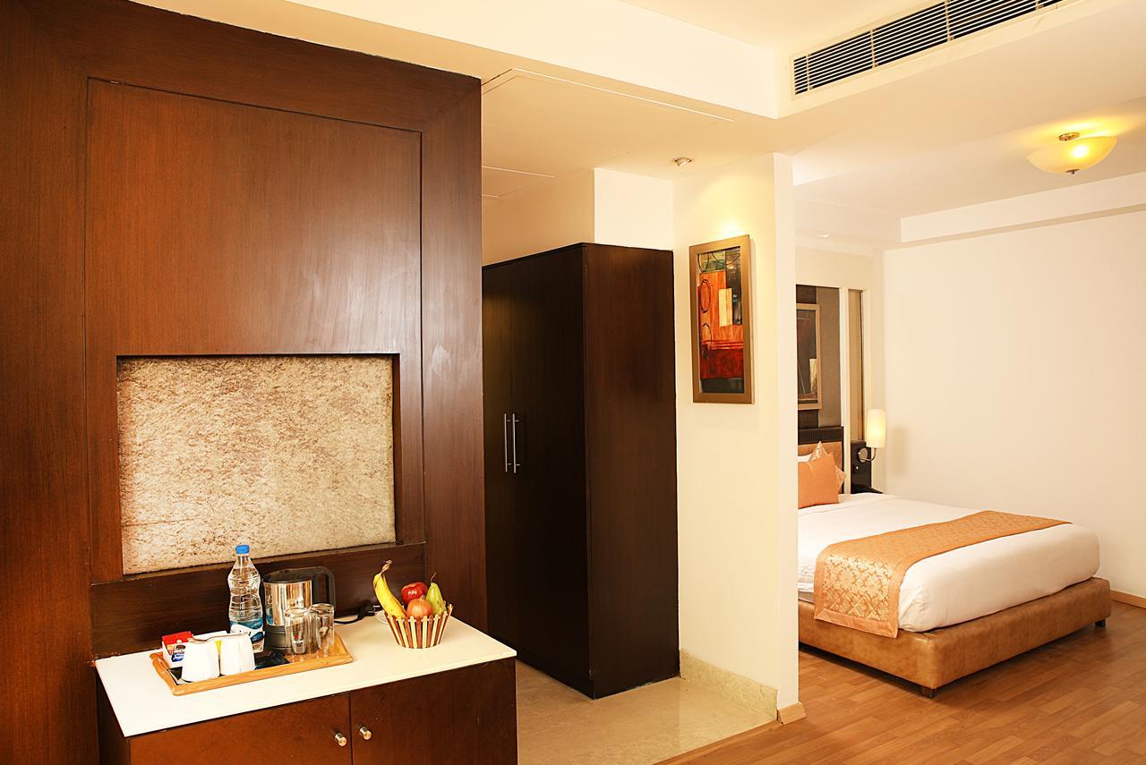 Inde Hotel Vista Woods Huda City Centre, Gurgaon Exterior photo
