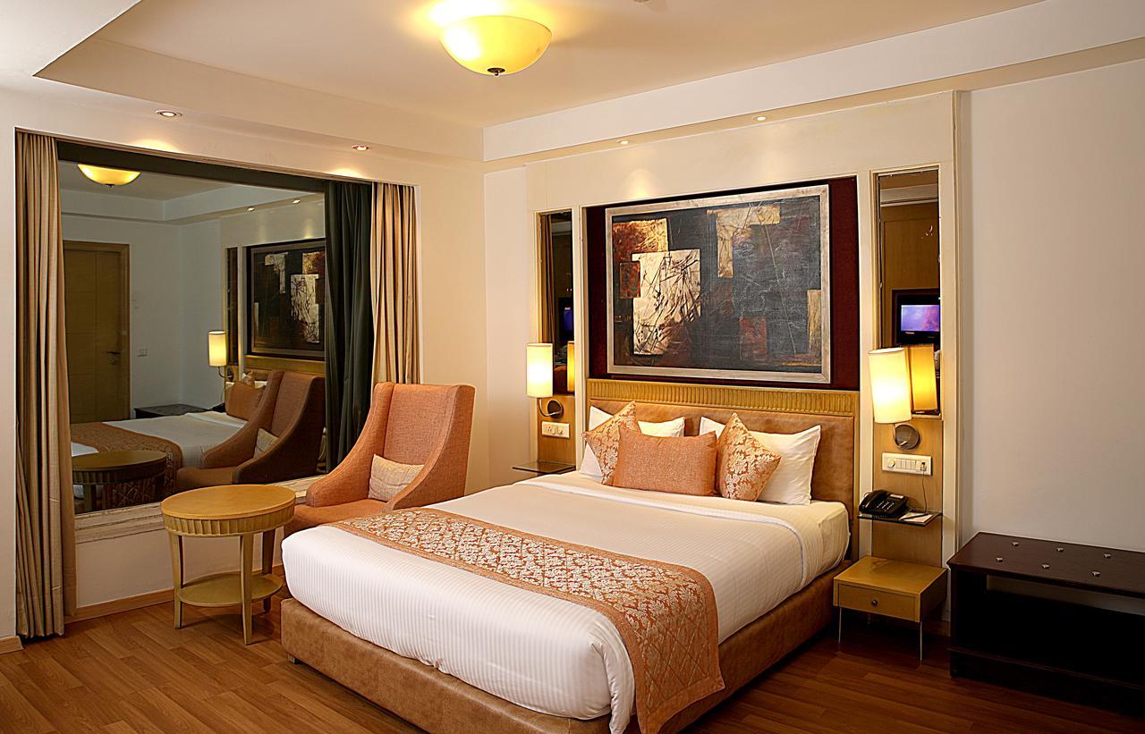 Inde Hotel Vista Woods Huda City Centre, Gurgaon Exterior photo