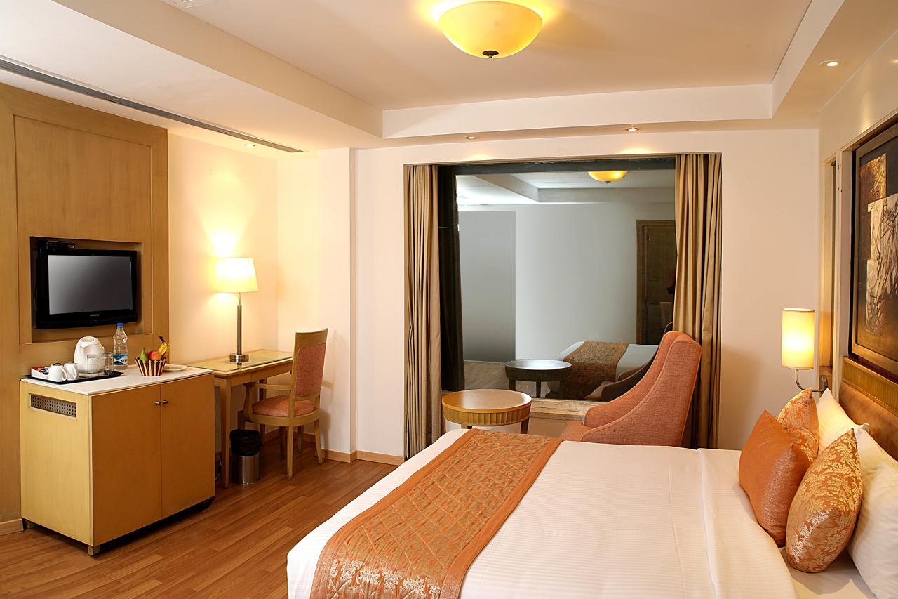 Inde Hotel Vista Woods Huda City Centre, Gurgaon Exterior photo