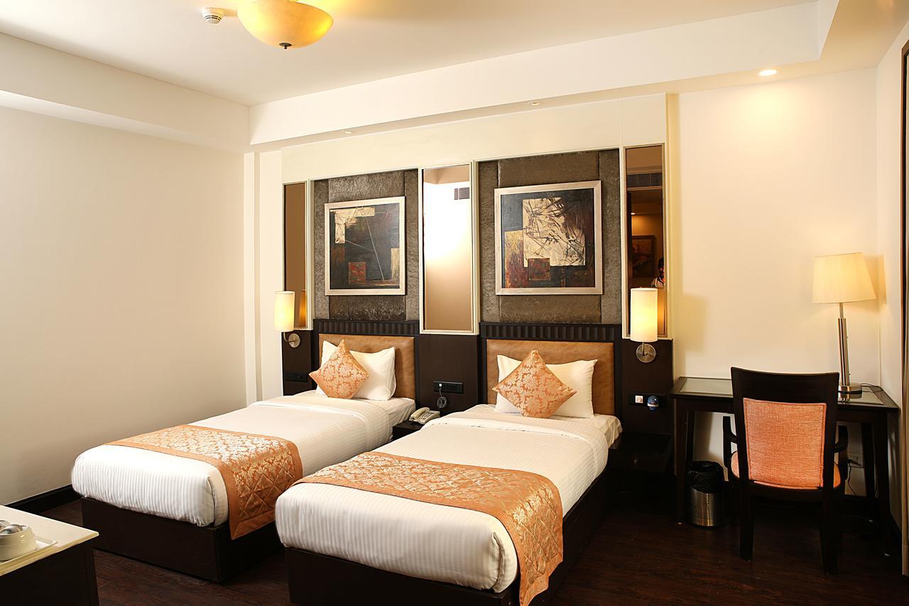 Inde Hotel Vista Woods Huda City Centre, Gurgaon Exterior photo