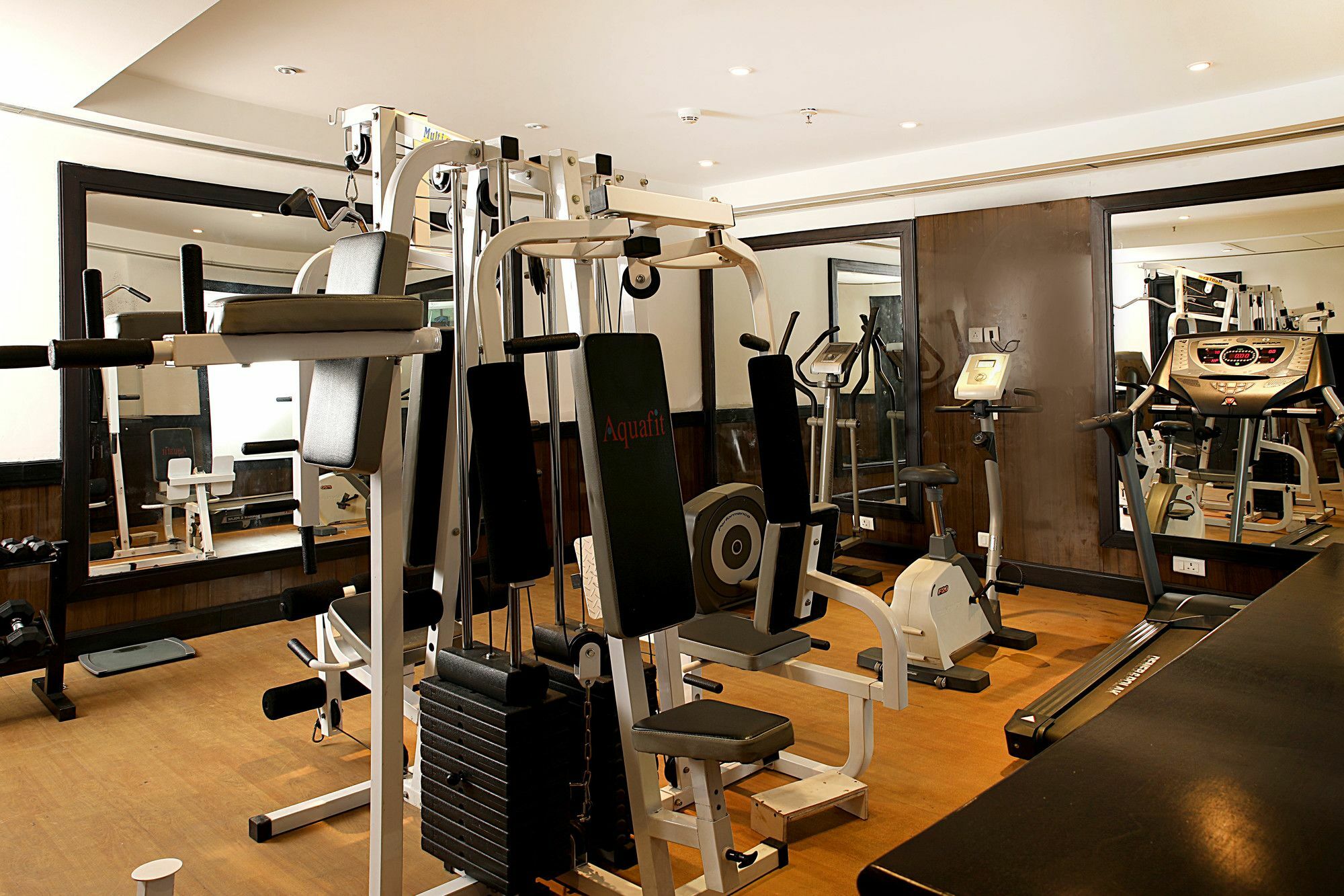 Inde Hotel Vista Woods Huda City Centre, Gurgaon Exterior photo