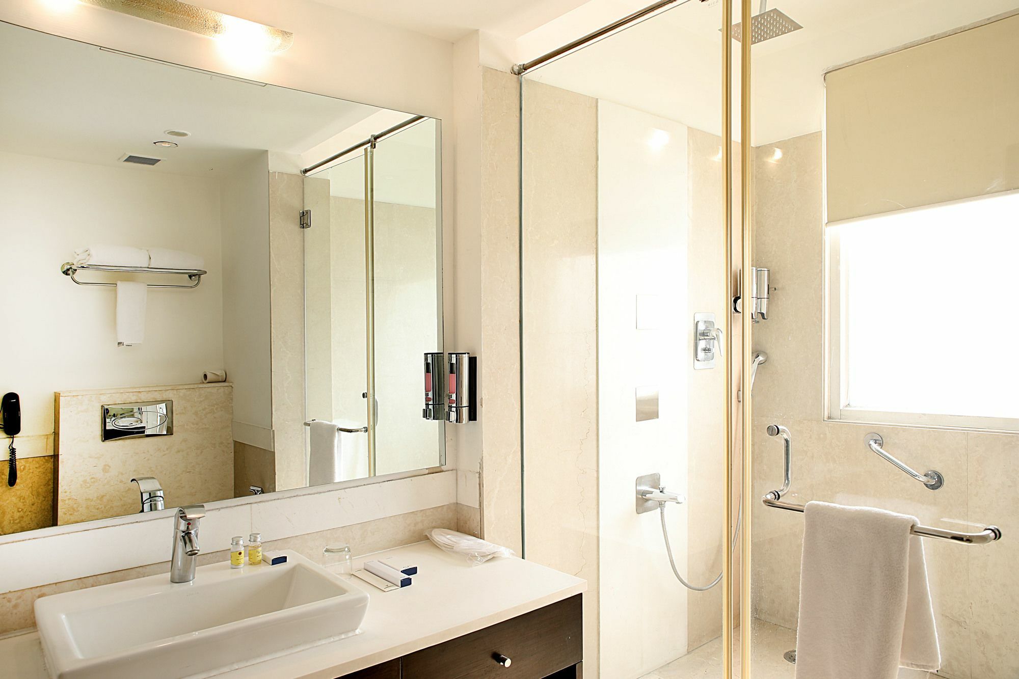 Inde Hotel Vista Woods Huda City Centre, Gurgaon Exterior photo